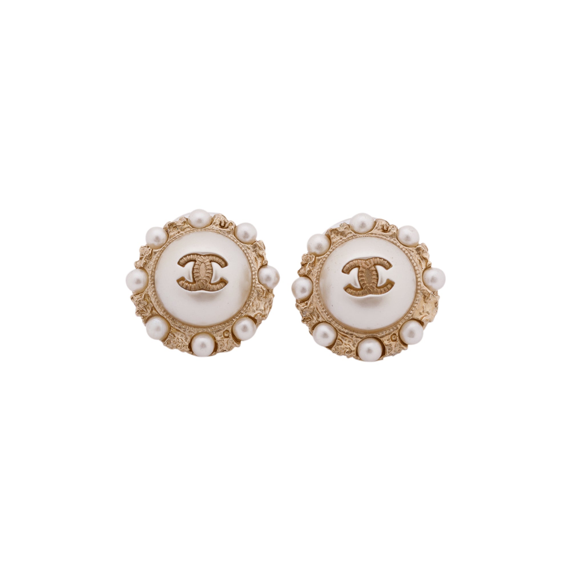 Chanel Faux Pearl CC Logo Stud Earrings – Oliver Jewellery