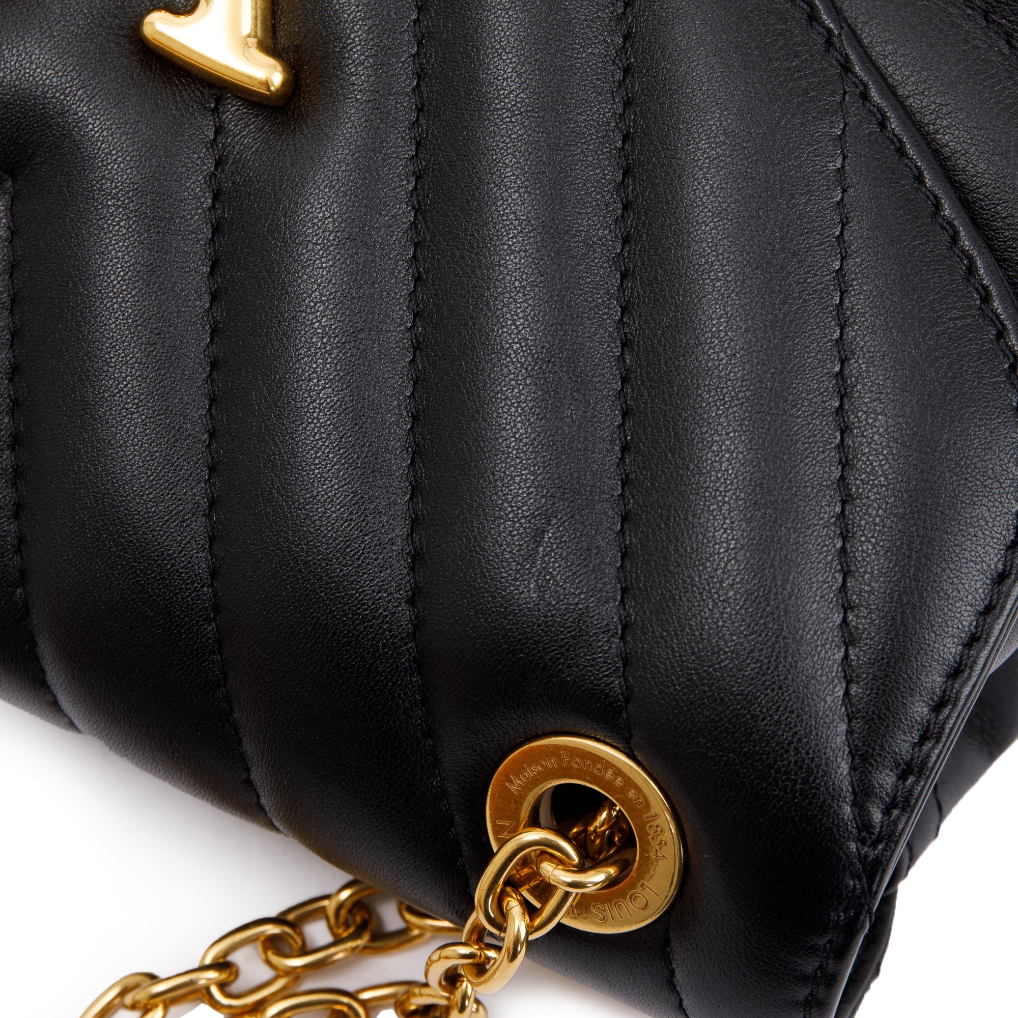 LOUIS VUITTON New Wave Chain Bag MM Black Cowhide