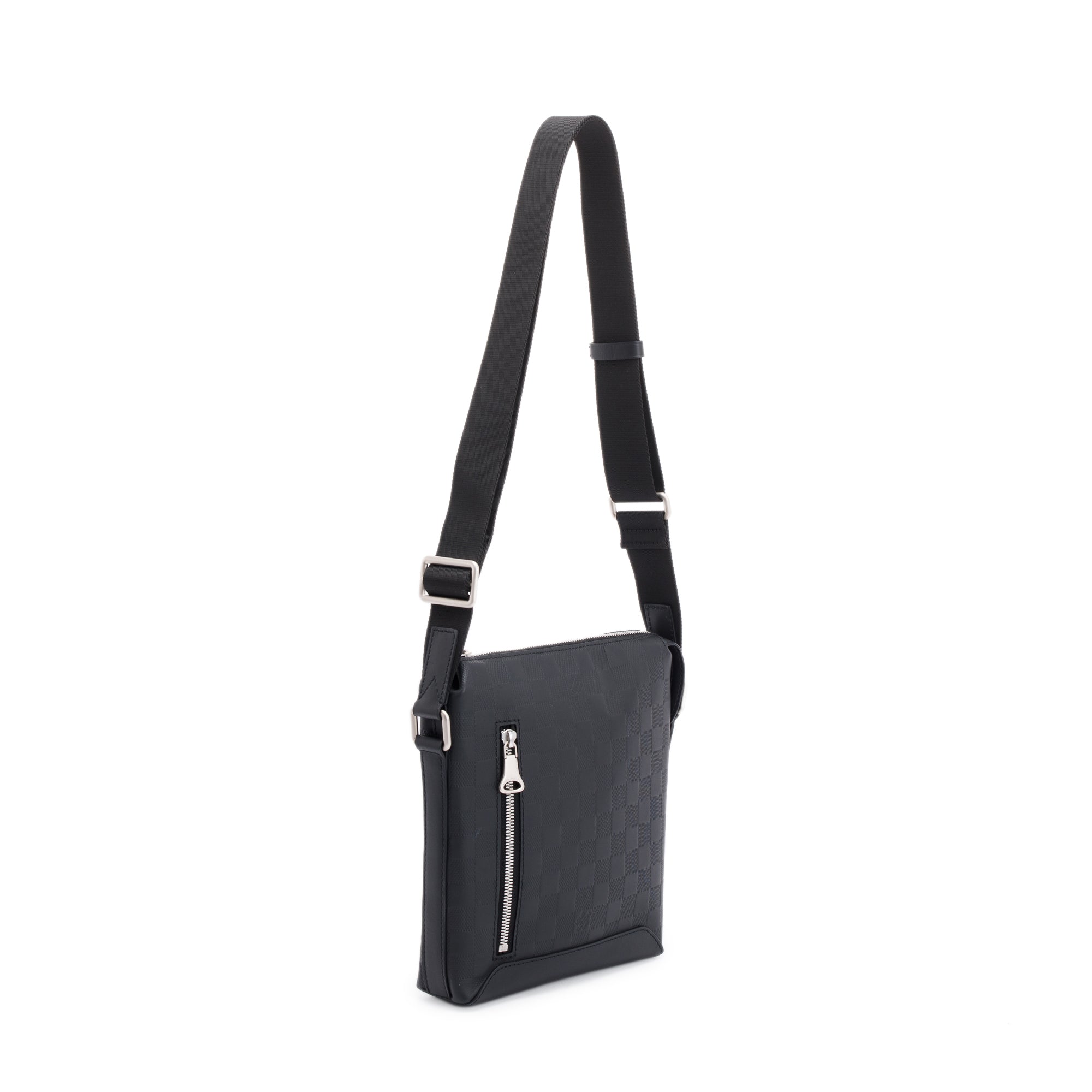 Louis Vuitton 2018 Damier Infini Discovery Messenger BB - Black Messenger  Bags, Bags - LOU273458