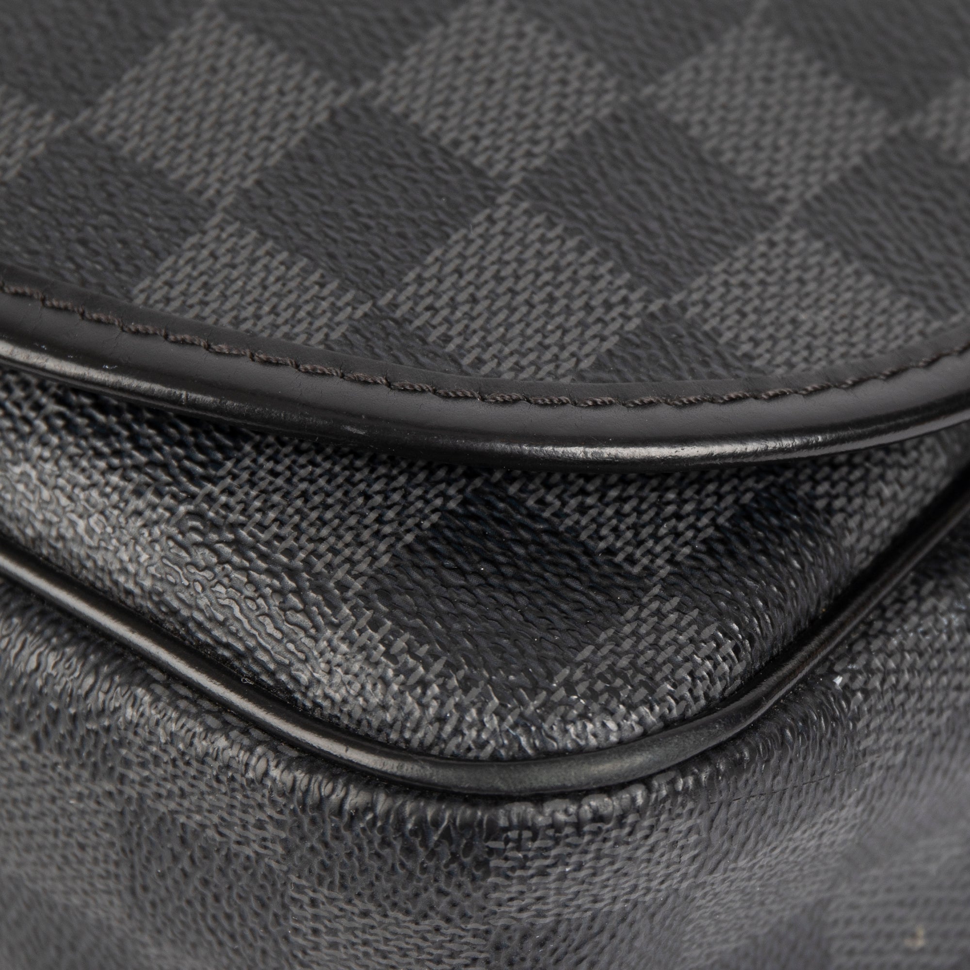 Louis Vuitton Damier Graphite Daniel MM Messenger Bag – Oliver