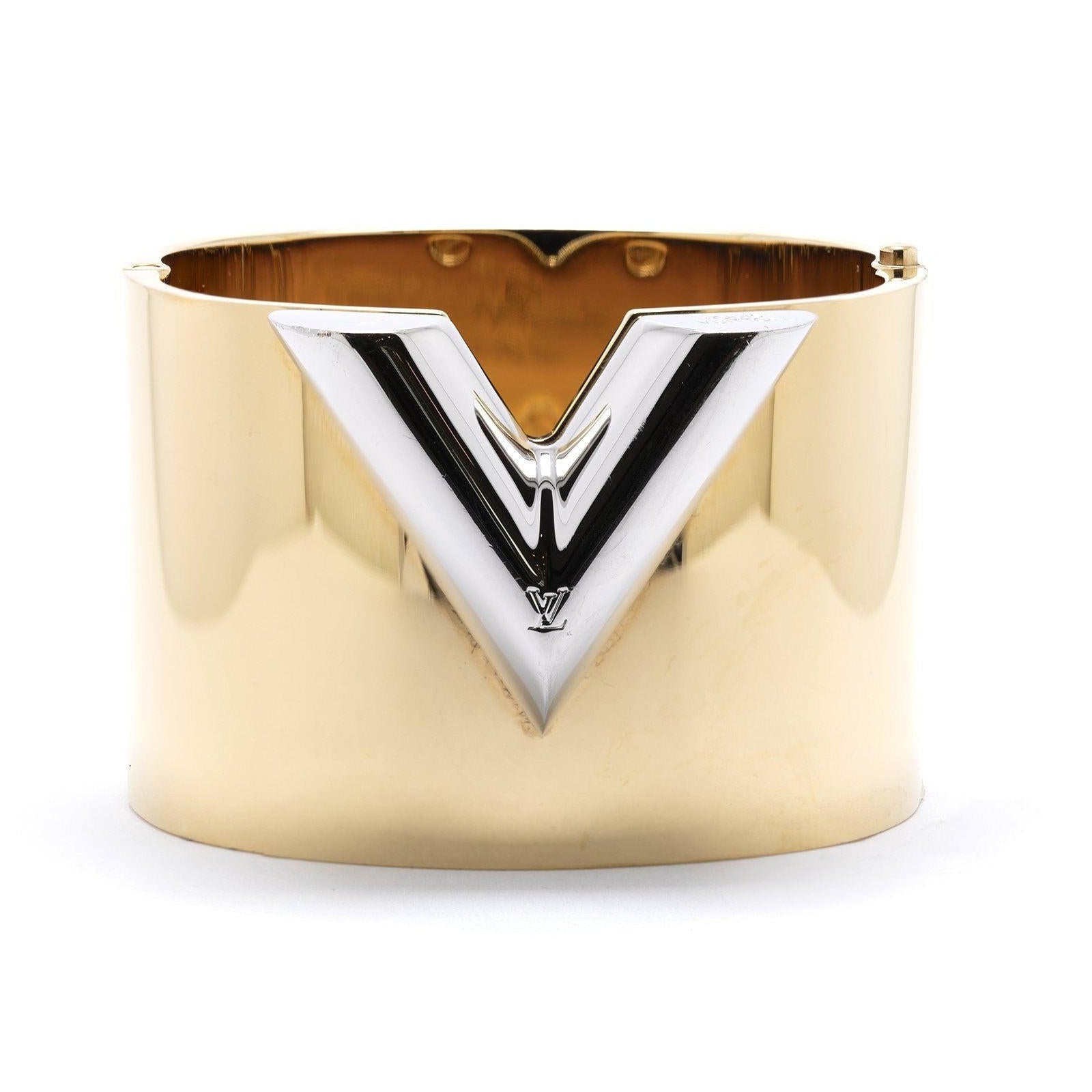 Louis vuitton essential sales v cuff